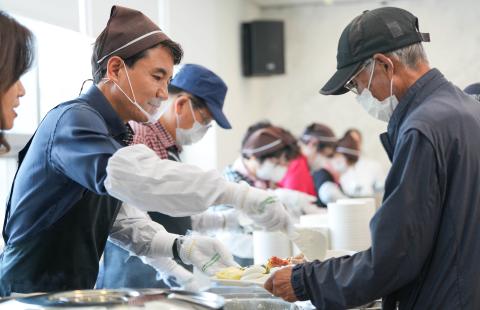 춘천남부노인복지관 배식봉사