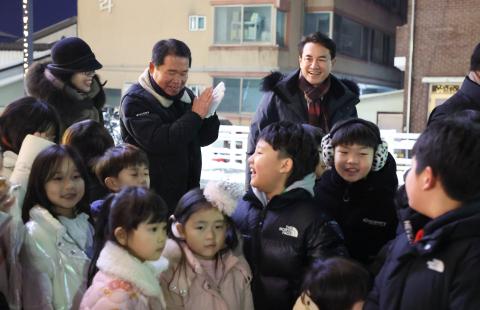 산천어축제 선등거리 점등식